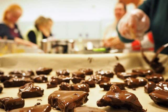 Pralinenbrocken Brocken mit Schokoüberzug